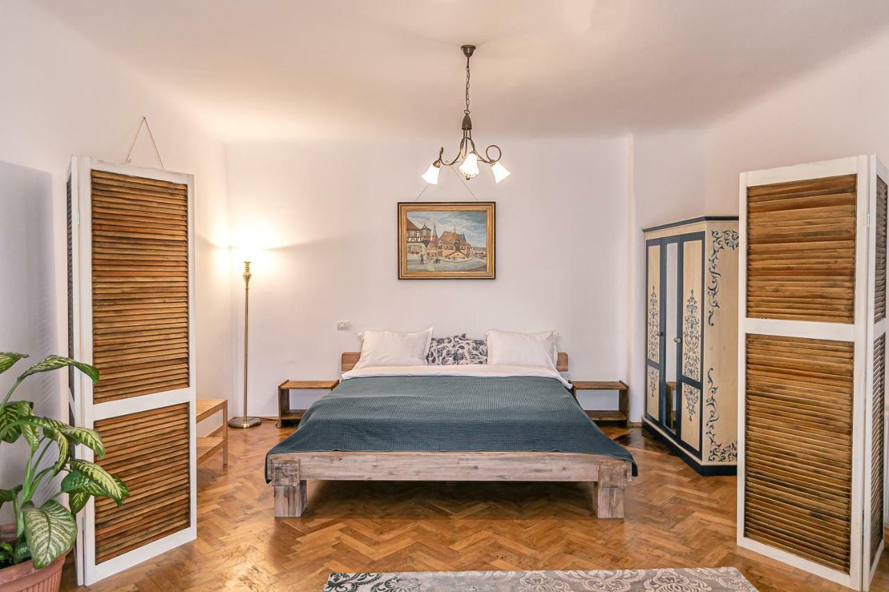 Saint John'S 22 Brasov Appartement Buitenkant foto