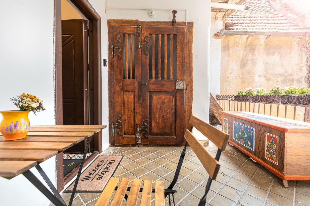 Saint John'S 22 Brasov Appartement Buitenkant foto