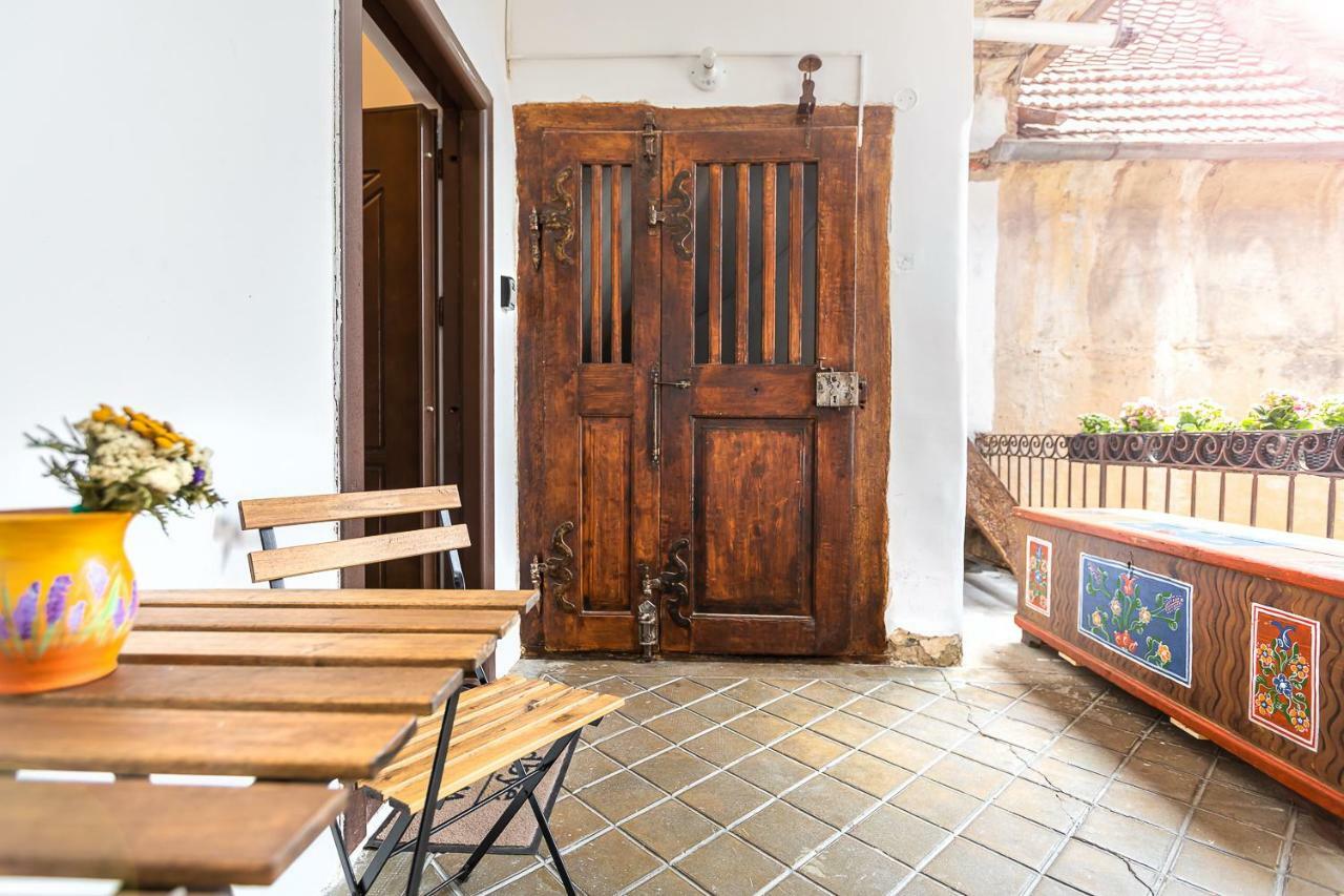 Saint John'S 22 Brasov Appartement Buitenkant foto